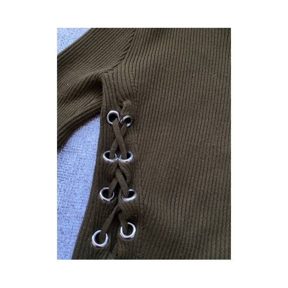 Long sleeves top with design at waist - Picture 2 of 2